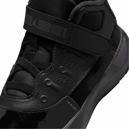 Air Jordan Max Aura Basketball Trainers Трикратно черно 