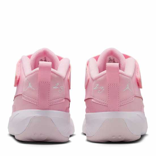 Air Jordan Max Aura Basketball Trainers Меко розово 