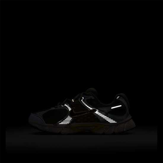 Nike Юношески Обувки V5 Rnr Shoes Juniors Черно/Кахи 