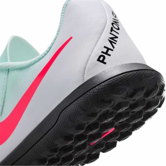 Детски футболни бутонки Nike Phantom Gx 2 Club Junior Astro Turf Football Boots Nike Phantom Gx 2 Club Junior Astro Turf Football Boots Детски футболни бутонки