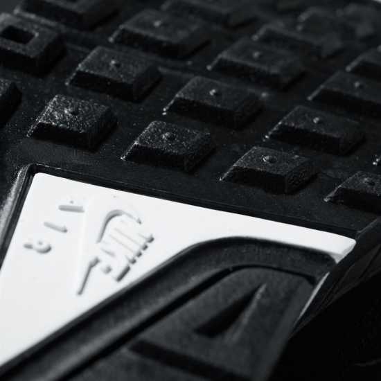 Nike Air Max Ivo Trainers Черно/Бяло Мъжки маратонки