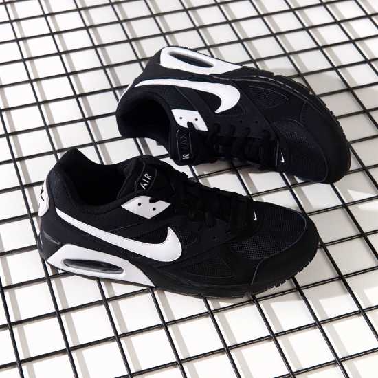 Nike Air Max Ivo Trainers Черно/Бяло Мъжки маратонки