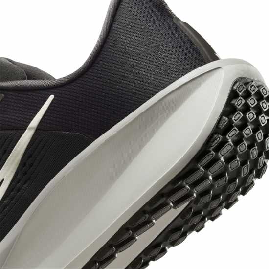 Nike Quest 6 Mens Road Running Shoes  