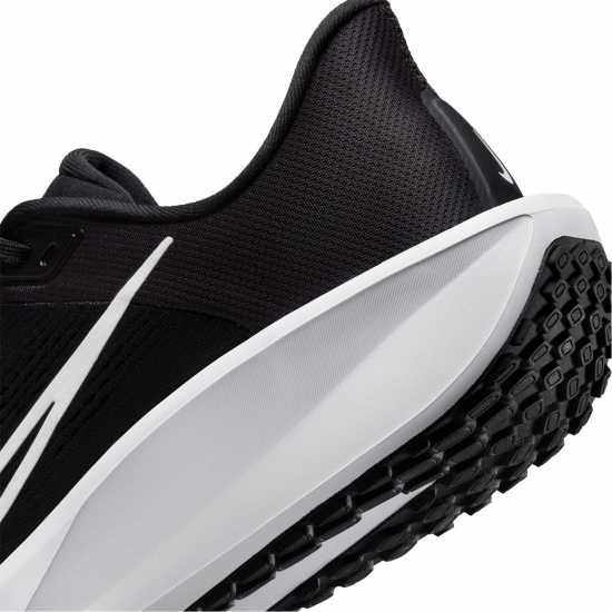 Nike Quest 6 Mens Road Running Shoes Черно/Бяло Мъжки маратонки за бягане