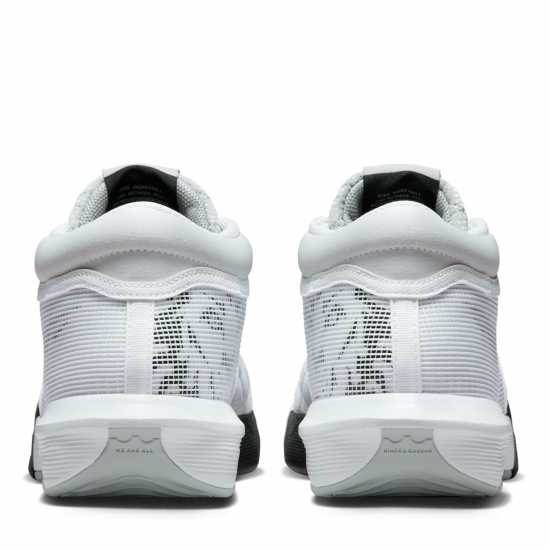 Баскетболни маратонки Nike Lebron Witness Viii Basketball Shoes Wht/Blk/Grey Nike Lebron Witness Viii Basketball Shoes Wht/Blk/Grey Баскетболни маратонки
