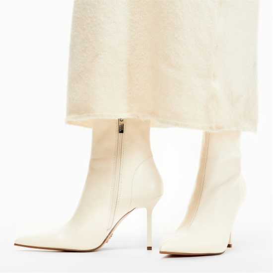 Steve Madden Боти С Ток Women's Lyanna Ankle Heeled Boots Coconut Milk 