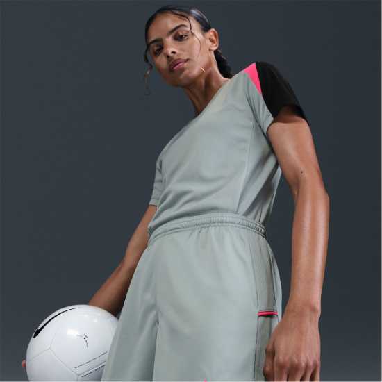 Дамски къси панталони Nike Дамски Шорти Academy Shorts Womens Сиво/Розово Nike Дамски Шорти Academy Shorts Womens Сиво/Розово Дамски къси панталони