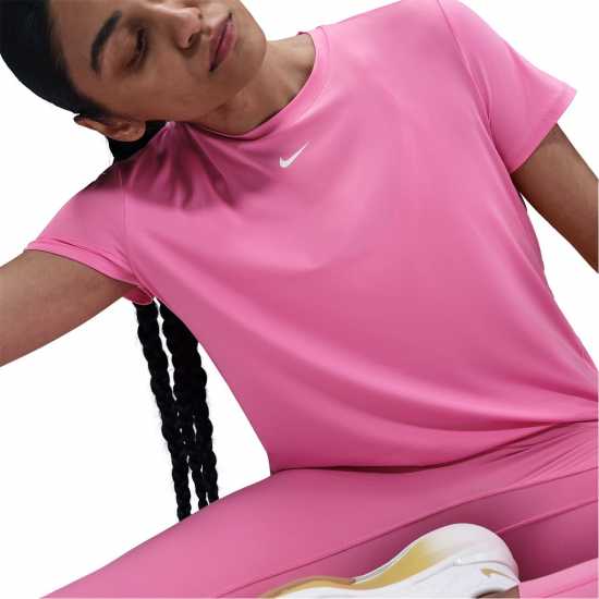 Nike Dri-Fit One Women's Standard Fit Short-Sleeve Top Игриво розово Nike Dri-FIT One Women's Standard Fit Short-Sleeve Top Игриво розово