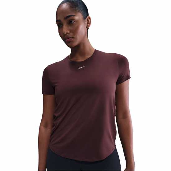 Nike Dri-Fit One Women's Standard Fit Short-Sleeve Top Бордово Смъстяване Nike Dri-Fit One Women's Standard Fit Short-Sleeve Top Бордово Смъстяване