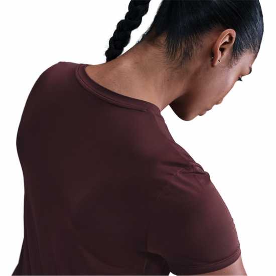 Nike Dri-Fit One Women's Standard Fit Short-Sleeve Top Бордово Смъстяване Nike Dri-Fit One Women's Standard Fit Short-Sleeve Top Бордово Смъстяване