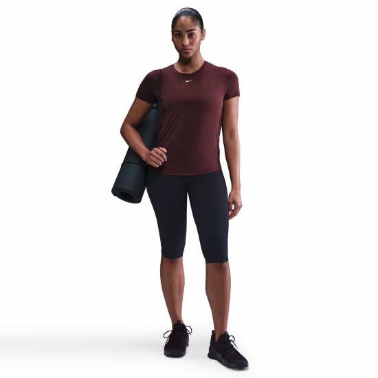 Nike Dri-Fit One Women's Standard Fit Short-Sleeve Top Бордово Смъстяване Nike Dri-Fit One Women's Standard Fit Short-Sleeve Top Бордово Смъстяване