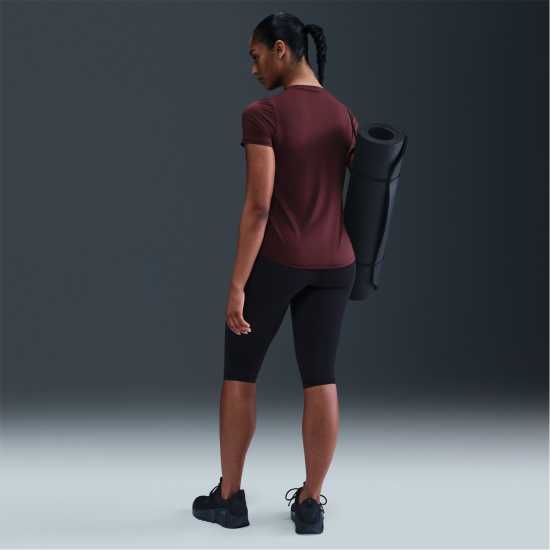 Nike Dri-Fit One Women's Standard Fit Short-Sleeve Top Бордово Смъстяване Nike Dri-Fit One Women's Standard Fit Short-Sleeve Top Бордово Смъстяване