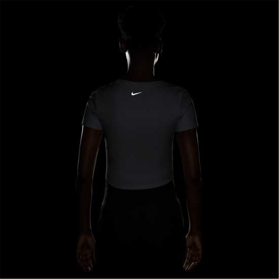 Дамски дрехи за фитнес Nike One Fitted Women's Dri-FIT Short-Sleeve Top Бяло Nike One Fitted Women's Dri-FIT Short-Sleeve Top Бяло Дамски дрехи за фитнес