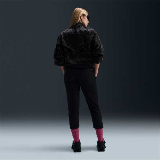 Дамско водонепромокаемо облекло Nike Chelsea Fc Woven Windrunner Jacket 2024 2025 Womens Nike Chelsea Fc Woven Windrunner Jacket 2024 2025 Womens Дамско водонепромокаемо облекло