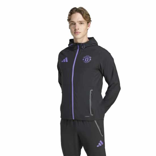 Футболни тренировъчни якета Adidas Manchester United Travel Jacket 2025 2026 Mens Adidas Manchester United Travel Jacket 2025 2026 Mens Футболни тренировъчни якета