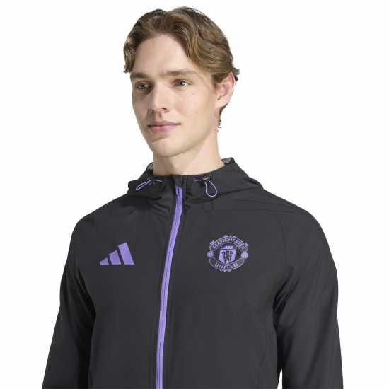 Футболни тренировъчни якета Adidas Manchester United Travel Jacket 2025 2026 Mens Adidas Manchester United Travel Jacket 2025 2026 Mens Футболни тренировъчни якета