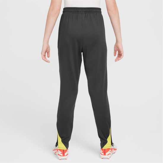 Детски долнища за бягане Nike Liverpool Strike Third Tracksuit Bottoms 2024 2025 Juniors Nike Liverpool Strike Third Tracksuit Bottoms 2024 2025 Juniors Детски долнища за бягане