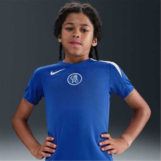 Футболни тренировъчни горнища Nike Chelsea Strike Top 2025 2026 Juniors Nike Chelsea Strike Top 2025 2026 Juniors Футболни тренировъчни горнища