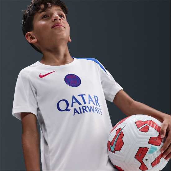 Футболни тренировъчни горнища Nike Psg Strike Top 2025 2026 Juniors Nike Psg Strike Top 2025 2026 Juniors Футболни тренировъчни горнища