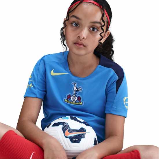Футболни тренировъчни горнища Nike Tottenham Hotspur Strike Top 2025 2026 Juniors Nike Tottenham Hotspur Strike Top 2025 2026 Juniors Футболни тренировъчни горнища