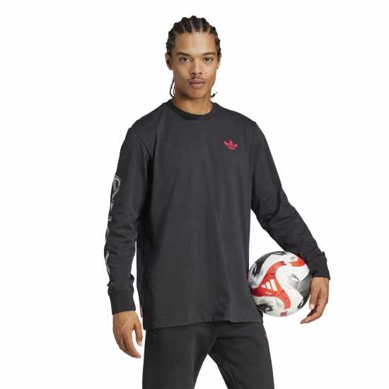Футболни тренировъчни горнища Adidas Ajax Amsterdam Graphic Long Sleeve T-Shirt Adults Adidas Ajax Amsterdam Graphic Long Sleeve T-Shirt Adults Футболни тренировъчни горнища