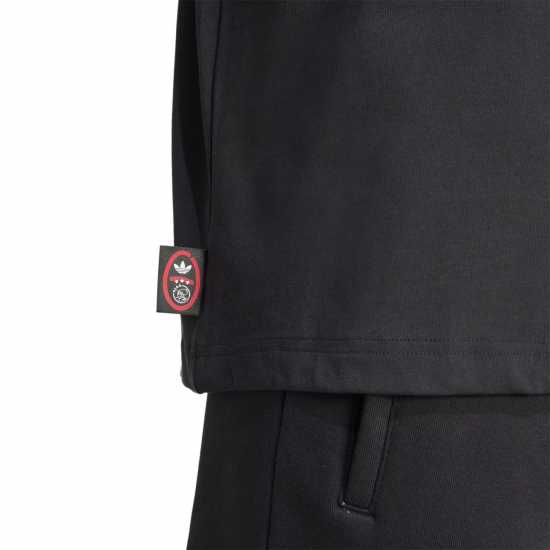 Футболни тренировъчни горнища Adidas Ajax Amsterdam Graphic Long Sleeve T-Shirt Adults Adidas Ajax Amsterdam Graphic Long Sleeve T-Shirt Adults Футболни тренировъчни горнища