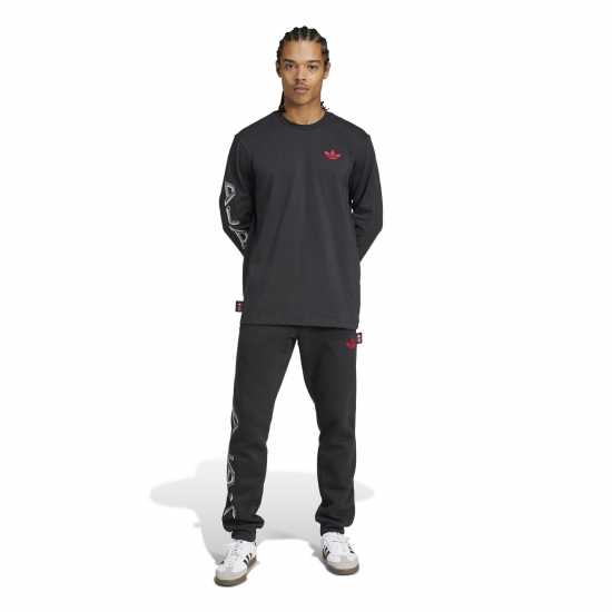 Футболни тренировъчни горнища Adidas Ajax Amsterdam Graphic Long Sleeve T-Shirt Adults Adidas Ajax Amsterdam Graphic Long Sleeve T-Shirt Adults Футболни тренировъчни горнища