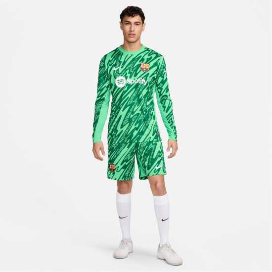 Футболни тренировъчни долнища Nike Barcelona Home Goalkeeper Shorts 2024 2025 Adults Nike Barcelona Home Goalkeeper Shorts 2024 2025 Adults Футболни тренировъчни долнища