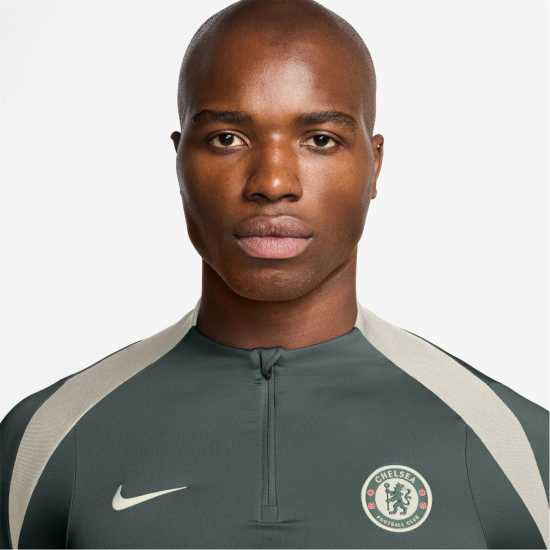 Мъжки горнища с цип Nike Chelsea Strike Drill Top 2025 2026 Adults Nike Chelsea Strike Drill Top 2025 2026 Adults Мъжки горнища с цип