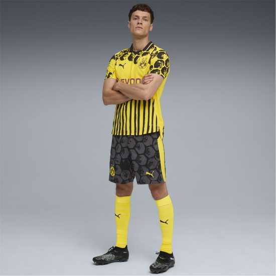 Футболни тренировъчни долнища Puma X Kidssuper Borussia Dortmund Home Shorts 2025 2026 Adults Puma X Kidssuper Borussia Dortmund Home Shorts 2025 2026 Adults Футболни тренировъчни долнища