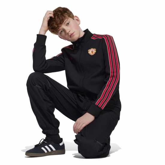 Футболни екипи за бягане Adidas Детско Спортно Горнище Manchester United Fc Terrace Icons Track Top Juniors Adidas Детско Спортно Горнище Manchester United Fc Terrace Icons Track Top Juniors Футболни екипи за бягане