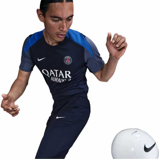 Всекидневно футболно облекло Nike Psg Strike T-Shirt 2025 2026 Adults Nike Psg Strike T-Shirt 2025 2026 Adults Всекидневно футболно облекло