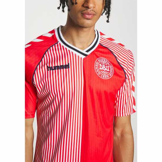 Футболни тренировъчни горнища Hummel Denmark Retro Shirt 1986 Adults Hummel Denmark Retro Shirt 1986 Adults Футболни тренировъчни горнища