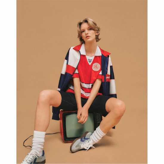 Футболни тренировъчни горнища Hummel Домакинска Футболна Фланелка Denmark Retro Home Shirt 1988 Adults Hummel Домакинска Футболна Фланелка Denmark Retro Home Shirt 1988 Adults Футболни тренировъчни горнища