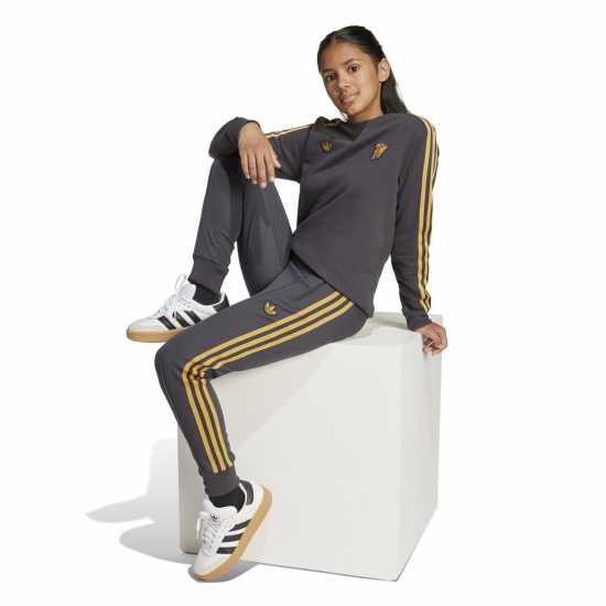 Adidas Manchester United Icons Crew Sweater Juniors Adidas Manchester United Icons Crew Sweater Juniors