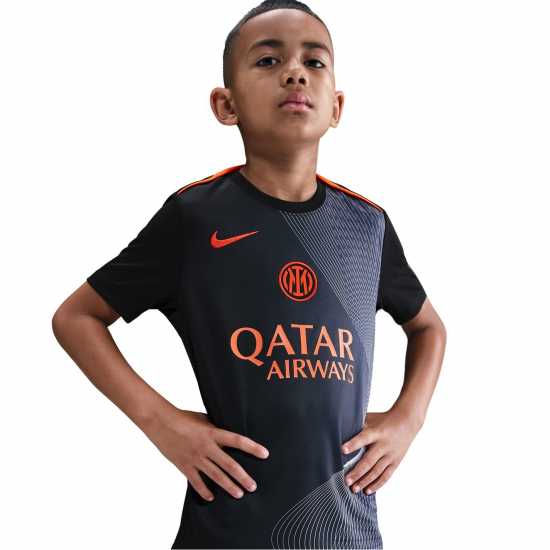 Детски тениски и фланелки Nike Inter Milan Pre Match Shirt 2025 2026 Juniors Nike Inter Milan Pre Match Shirt 2025 2026 Juniors Детски тениски и фланелки