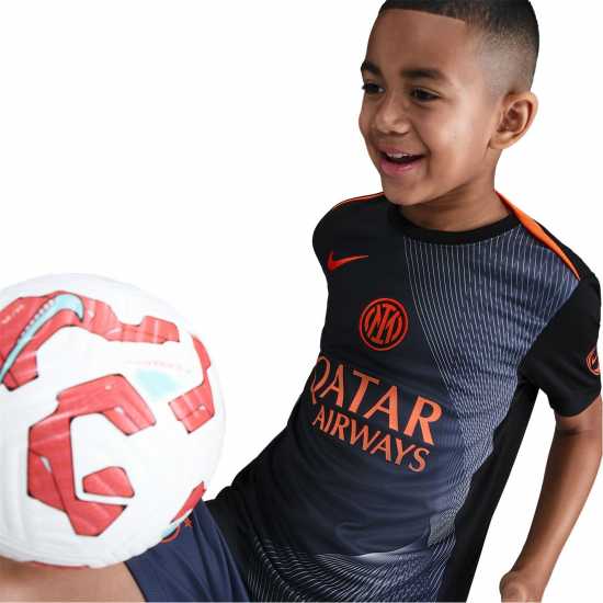 Детски тениски и фланелки Nike Inter Milan Pre Match Shirt 2025 2026 Juniors Nike Inter Milan Pre Match Shirt 2025 2026 Juniors Детски тениски и фланелки