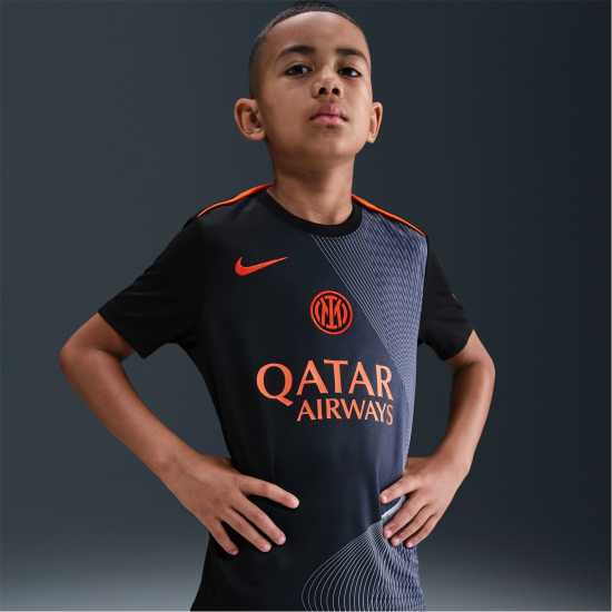 Детски тениски и фланелки Nike Inter Milan Pre Match Shirt 2025 2026 Juniors Nike Inter Milan Pre Match Shirt 2025 2026 Juniors Детски тениски и фланелки