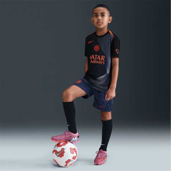 Детски тениски и фланелки Nike Inter Milan Pre Match Shirt 2025 2026 Juniors Nike Inter Milan Pre Match Shirt 2025 2026 Juniors Детски тениски и фланелки