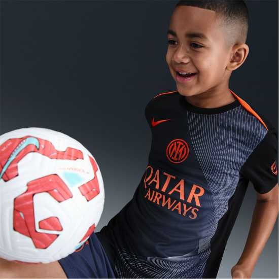 Детски тениски и фланелки Nike Inter Milan Pre Match Shirt 2025 2026 Juniors Nike Inter Milan Pre Match Shirt 2025 2026 Juniors Детски тениски и фланелки