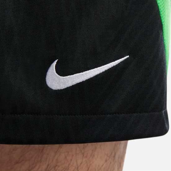 Футболни тренировъчни долнища Nike Liverpool Strike Shorts 2023 2024 Adults Nike Liverpool Strike Shorts 2023 2024 Adults Футболни тренировъчни долнища