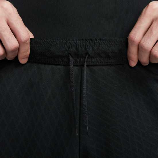 Футболни тренировъчни долнища Nike Liverpool Strike Shorts 2023 2024 Adults Nike Liverpool Strike Shorts 2023 2024 Adults Футболни тренировъчни долнища