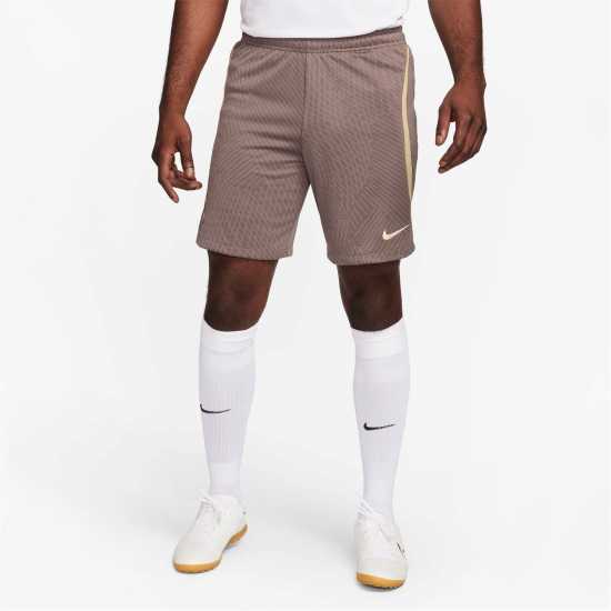 Футболни тренировъчни долнища Nike Tottenham Hotspur Strike Shorts Adults Nike Tottenham Hotspur Strike Shorts Adults Футболни тренировъчни долнища