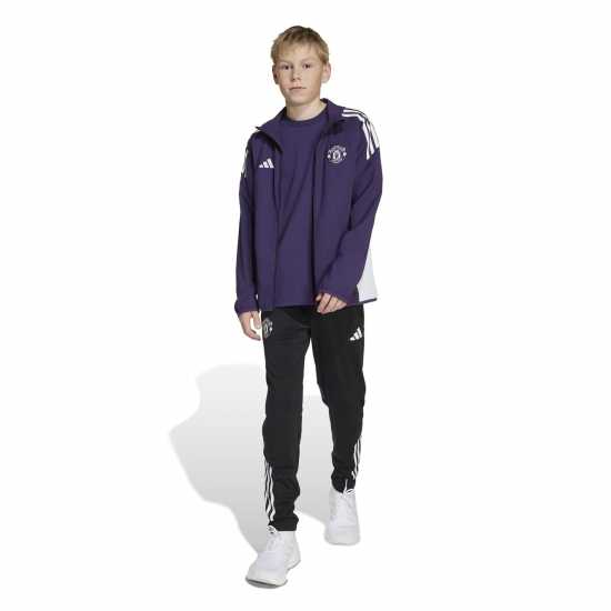 Футболни тренировъчни якета Adidas Manchester United Pre Match Jacket 2025 2026 Juniors Adidas Manchester United Pre Match Jacket 2025 2026 Juniors Футболни тренировъчни якета