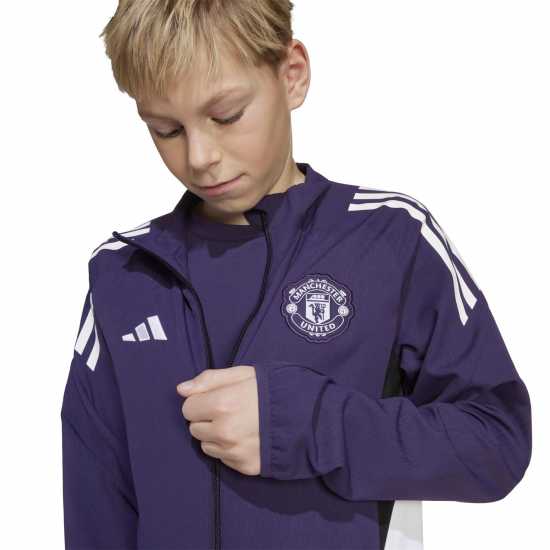 Футболни тренировъчни якета Adidas Manchester United Pre Match Jacket 2025 2026 Juniors Adidas Manchester United Pre Match Jacket 2025 2026 Juniors Футболни тренировъчни якета