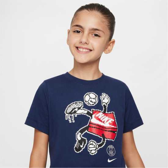 Детски тениски и фланелки Nike Футболна Топка Paris Saint Germain Character Football T-Shirt Juniors Nike Футболна Топка Paris Saint Germain Character Football T-Shirt Juniors Детски тениски и фланелки