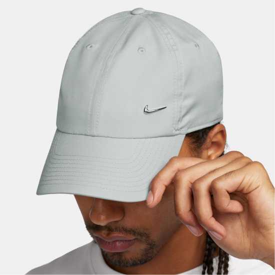Nike Metal Swoosh Cap Grey/Silver Nike Metal Swoosh Cap Grey/Silver
