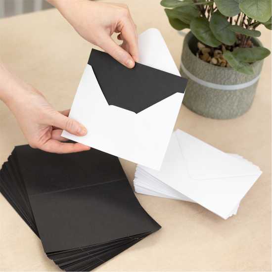 Crafter's Companion - A6 Black Card & White Envelo  Канцеларски материали
