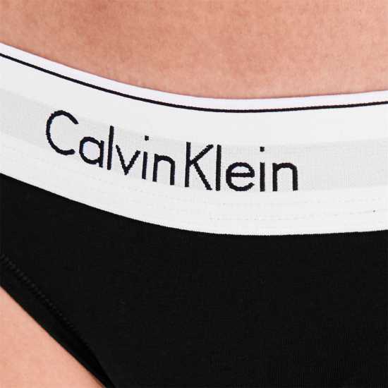 Дамско бельо Calvin Klein Thong ЧЕРЕН Calvin Klein Thong ЧЕРЕН Дамско бельо