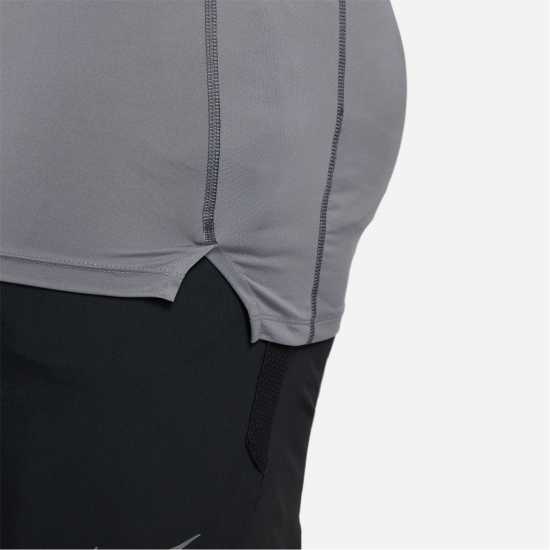 Мъжки долни дрехи Nike Pro Dri-FIT Men's Tight Fit Long-Sleeve Top Nike Pro Dri-FIT Men's Tight Fit Long-Sleeve Top Мъжки долни дрехи